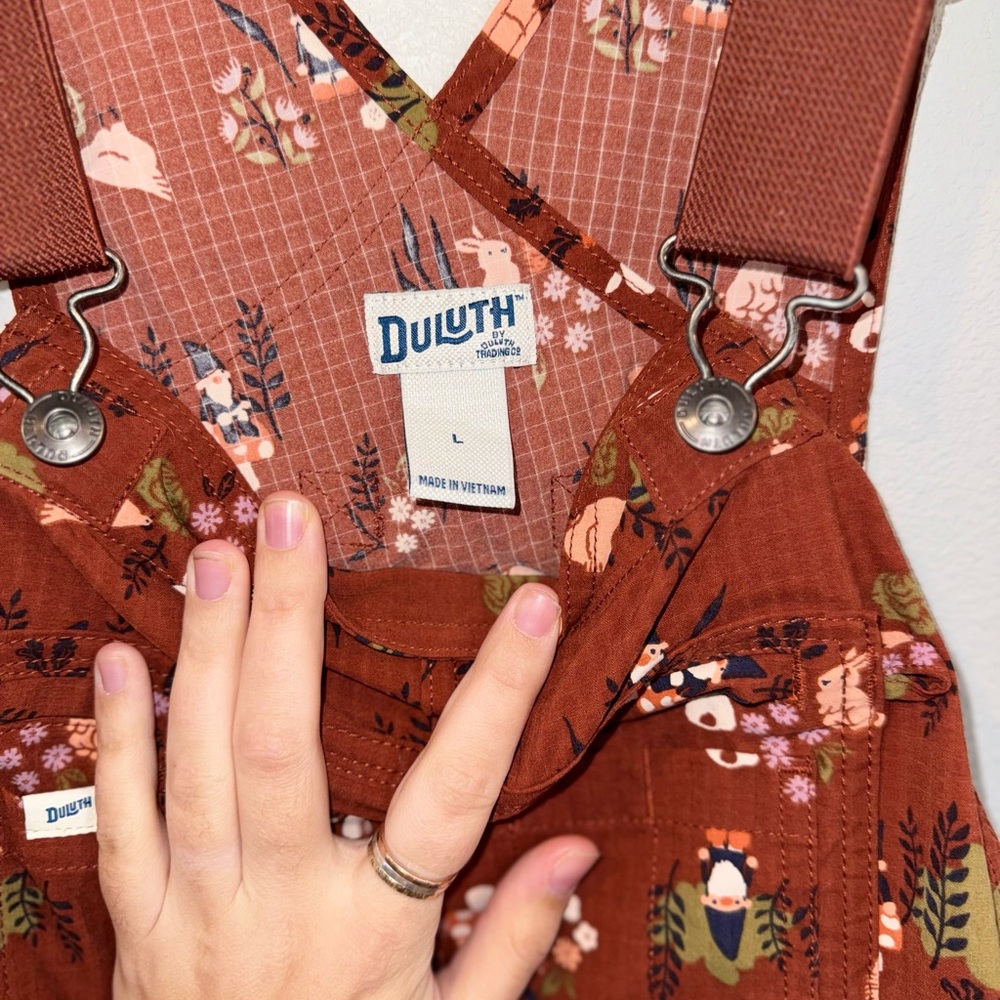 ✨RARE!! ✨ Duluth Trading Co Rust Gnome & Mushroom | Discontinued Short Overalls - Picture 8 of 8